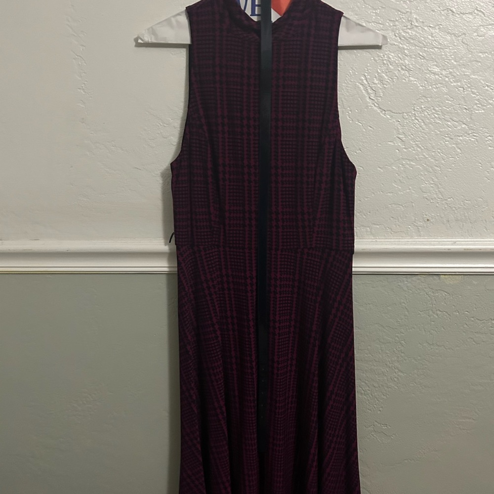 Tommy Hilfiger dress like new with belt size 6